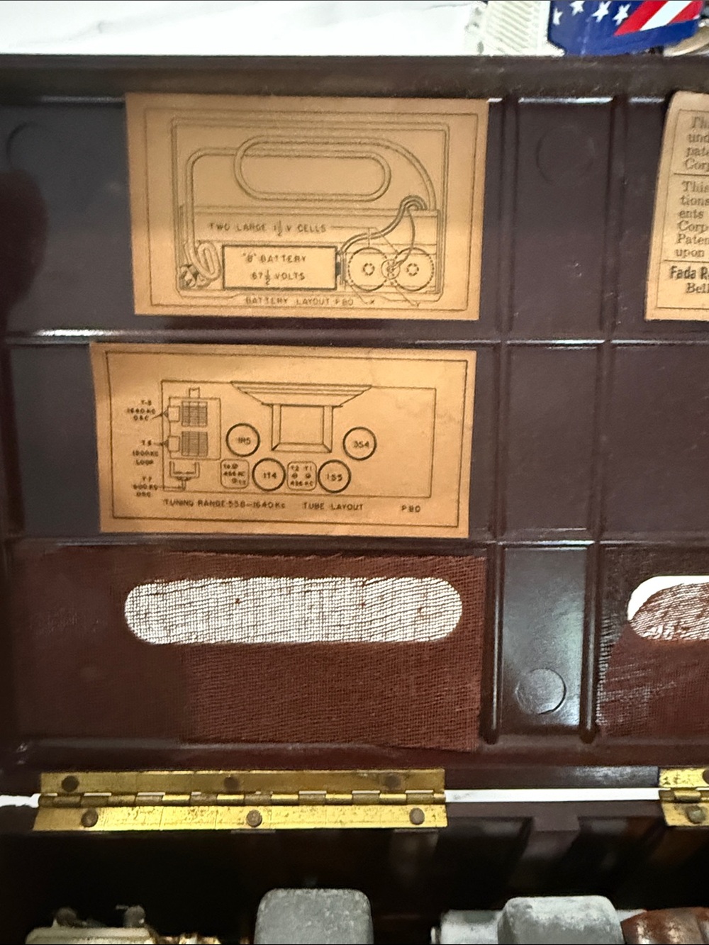 FADA Vintage Portable Radio - Picture 4 of 9